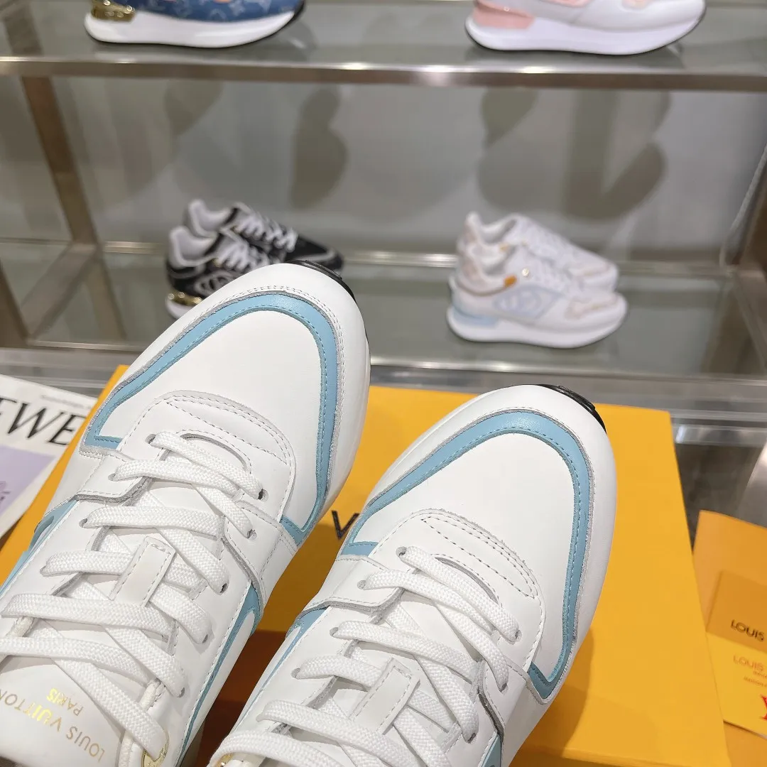 👟👟Ex-factory price 640👟👟 Men's size +10 Louis Vuitton's official website synchronizes the 2024 couple's models, this Neo Run Away sneakers are inspired by running shoes, integrating LV's iconic must-have shoes into the trend. This version is a 1:1 replica of the original version, reinterpreting Damier canvas with cow leather and mesh fabrics, highlighting its simple lines and unique wedge outsole. The main details include the LV initials on the side and the engraved gold heel stabilizer on the back plus a hidden insole. 2cm. Sizes 35-42, 39-46. Full package. High version. New and old customers are welcome to inquire.
